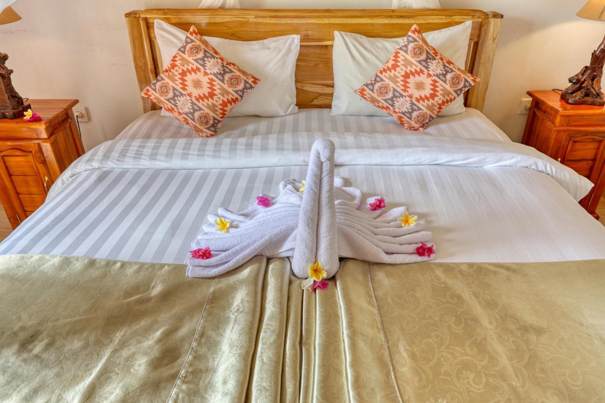 Bagia Bungalows Batumadeg Pokoj fotografie