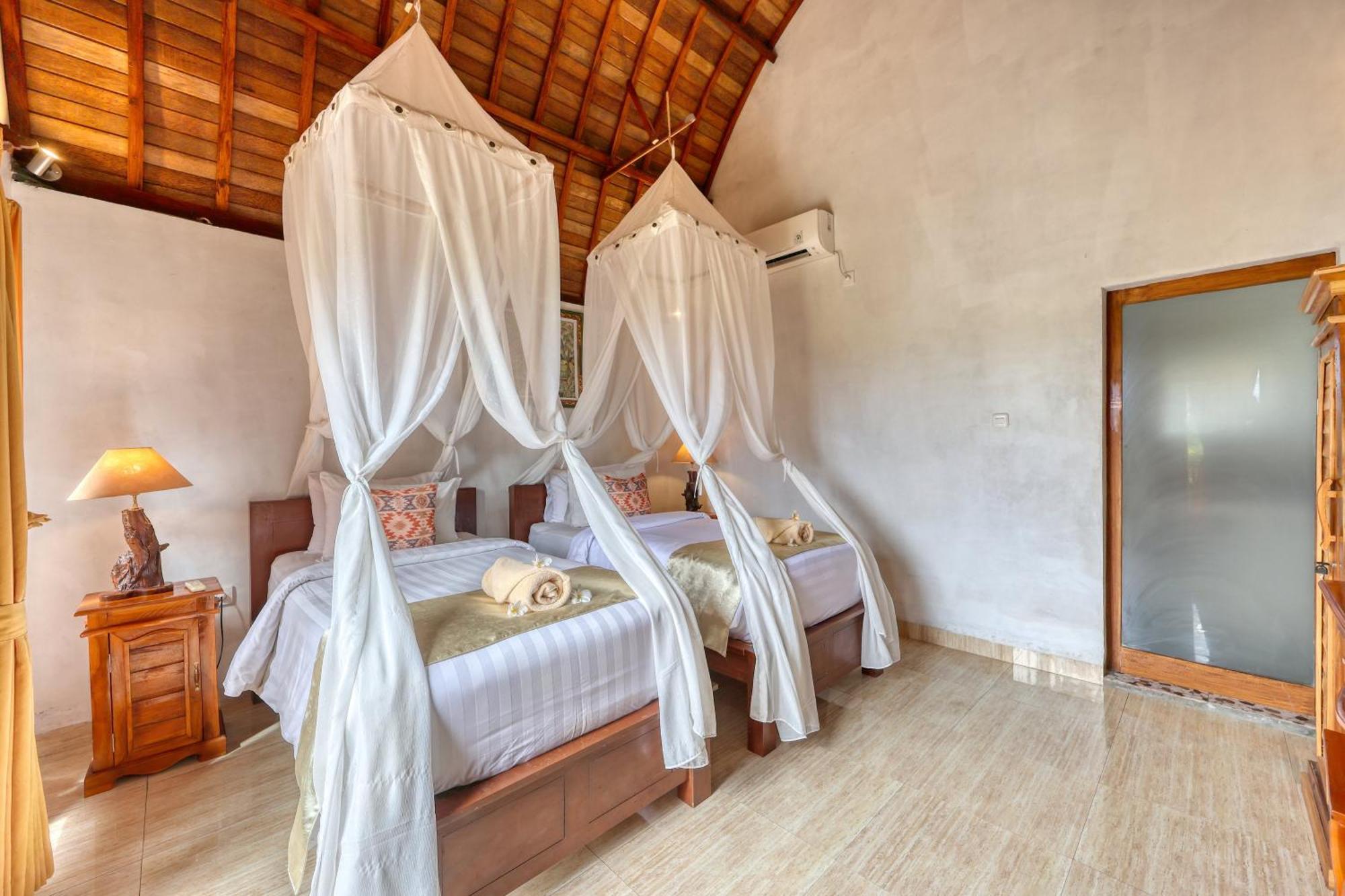 Bagia Bungalows Batumadeg Pokoj fotografie
